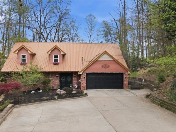 8 Poplar Drive, Vienna, WV 26105