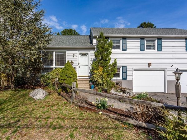 2 Meadow Brook Rd, Raynham, MA 02767