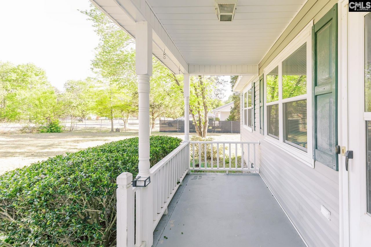 216 Jeffers Circle Photo 12