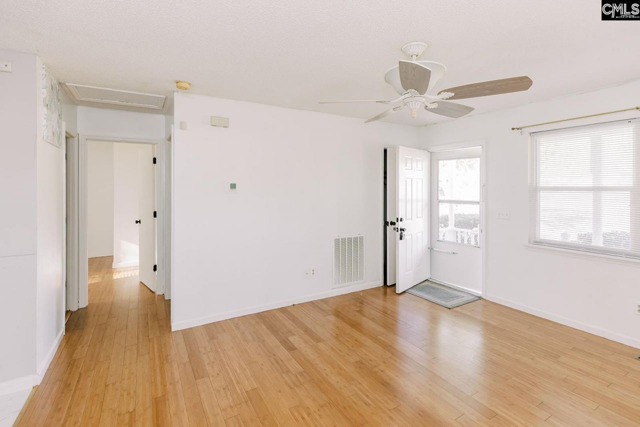 216 Jeffers Circle Photo 14