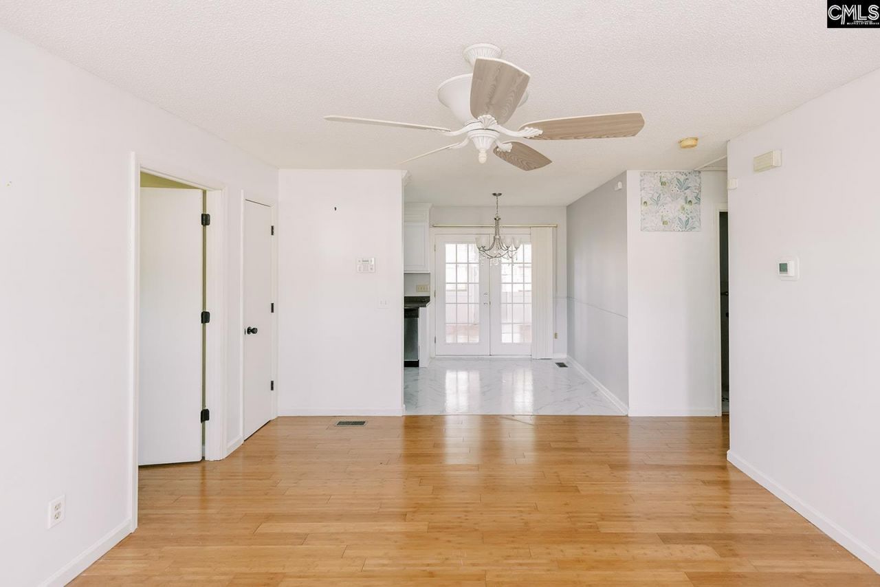 216 Jeffers Circle Photo 15