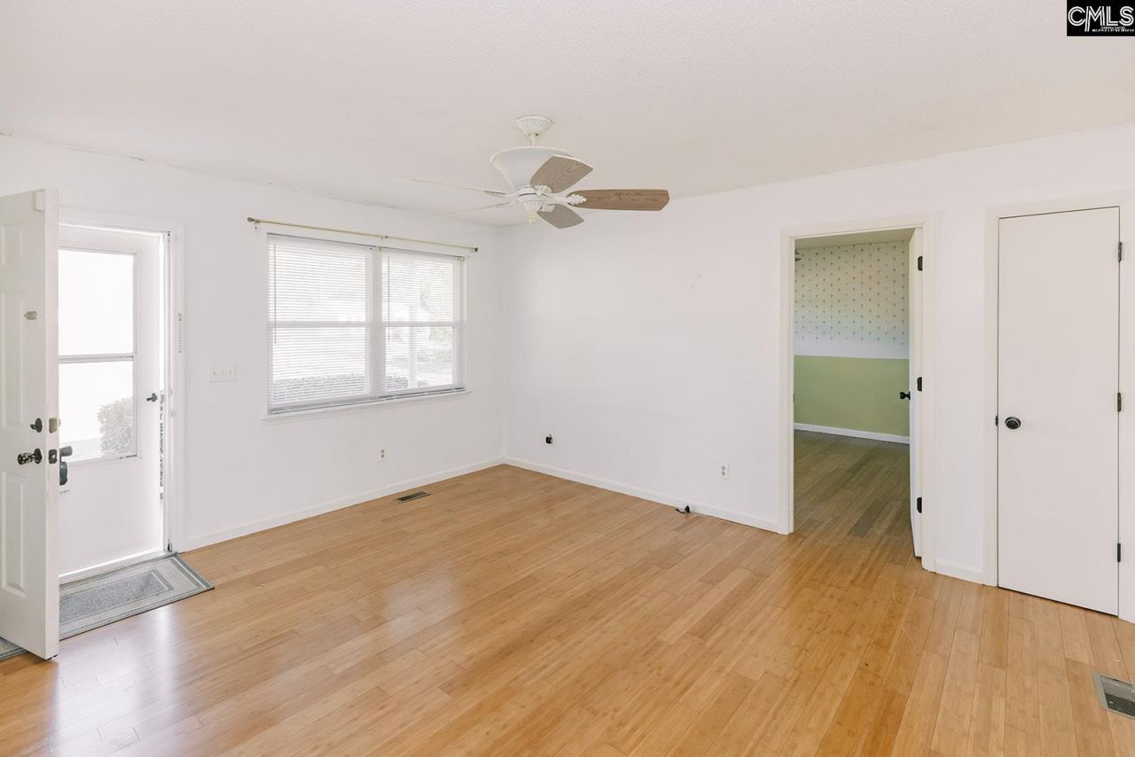 216 Jeffers Circle Photo 16