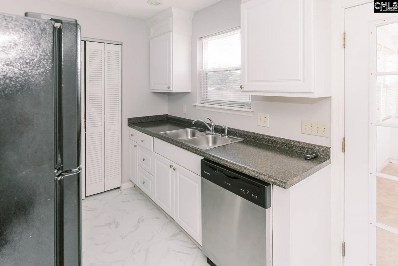 216 Jeffers Circle Photo 17