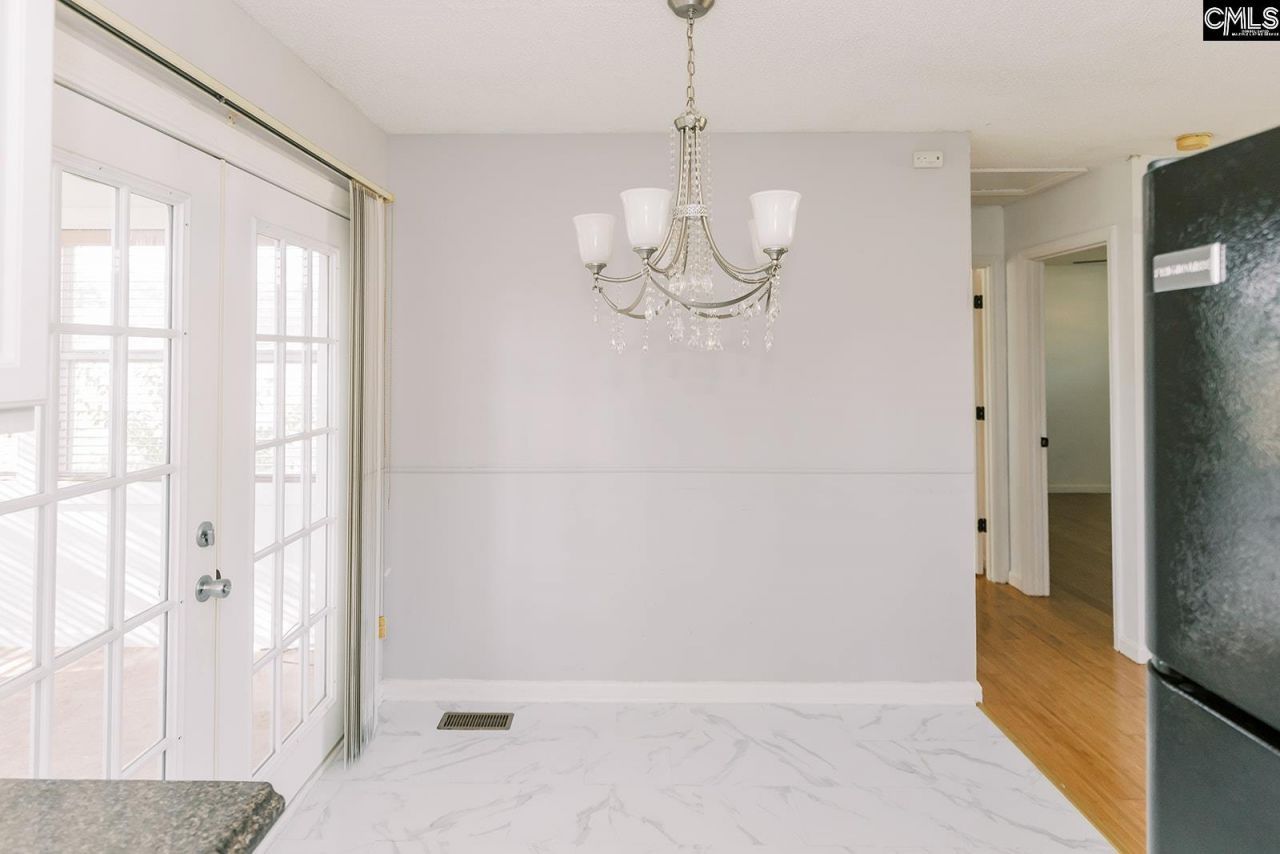 216 Jeffers Circle Photo 19