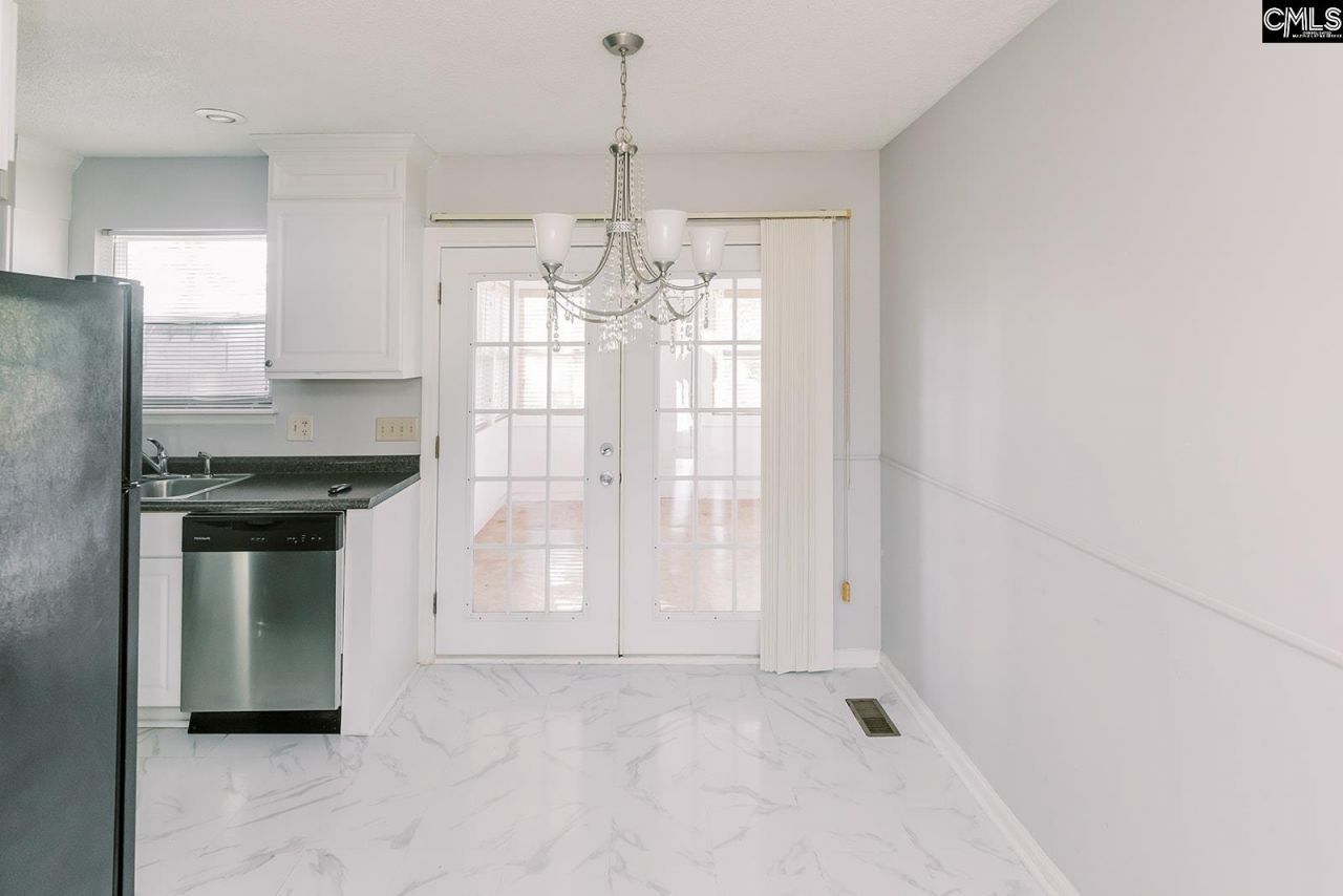 216 Jeffers Circle Photo 20