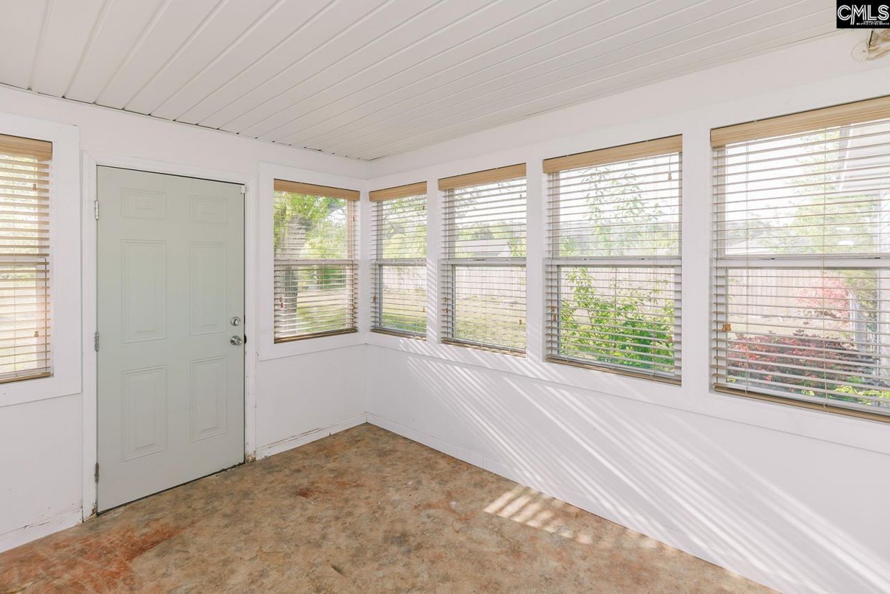 216 Jeffers Circle Photo 22