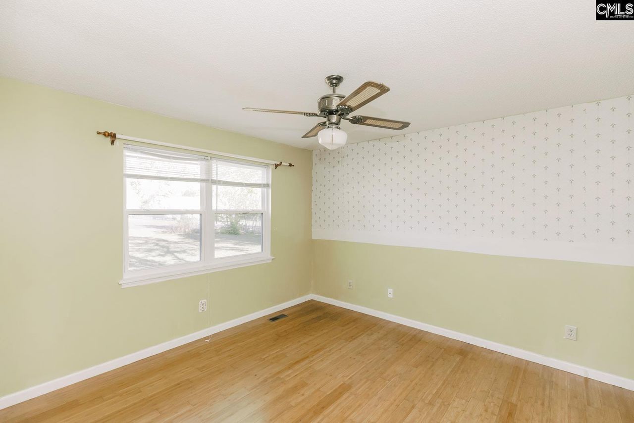 216 Jeffers Circle Photo 23