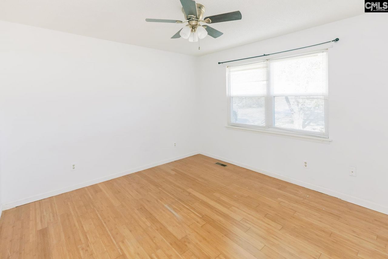 216 Jeffers Circle Photo 27