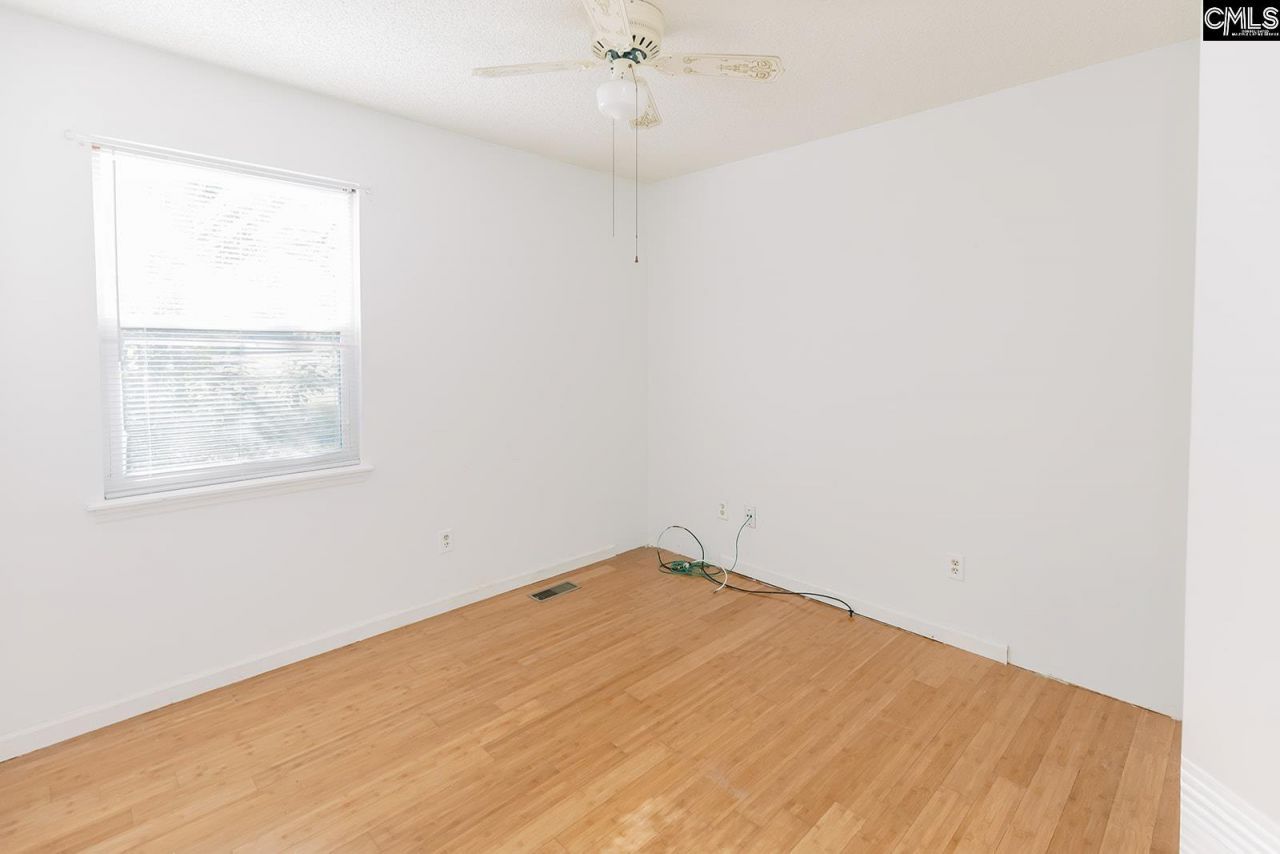 216 Jeffers Circle Photo 28