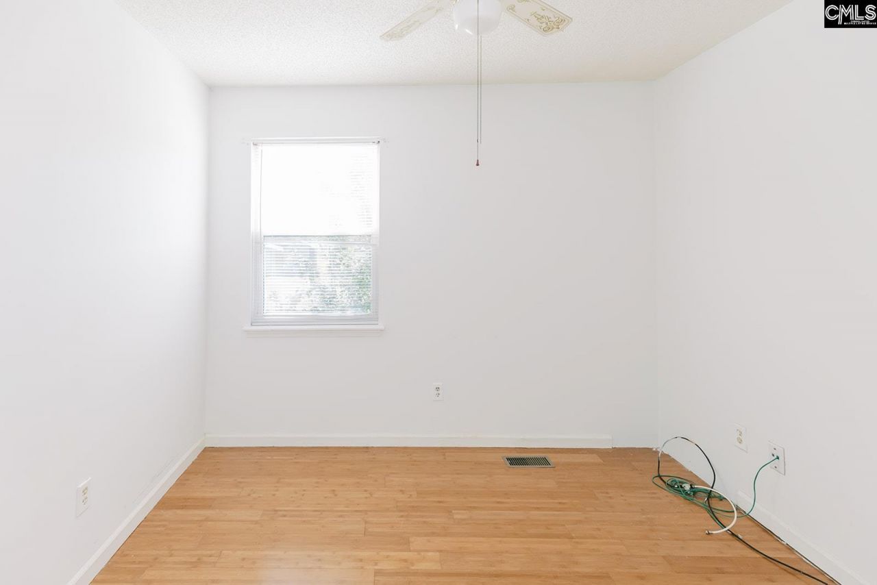 216 Jeffers Circle Photo 29