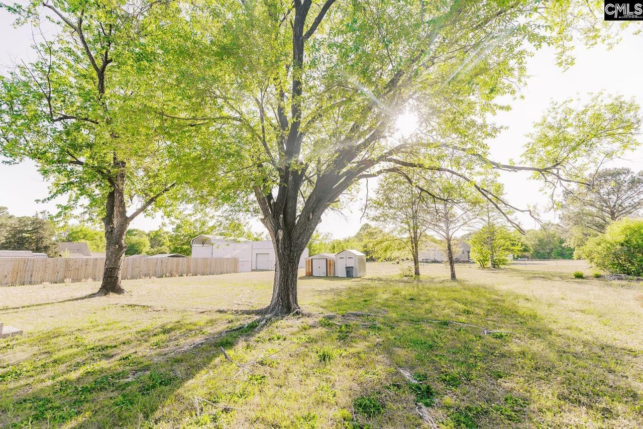 216 Jeffers Circle Photo 7