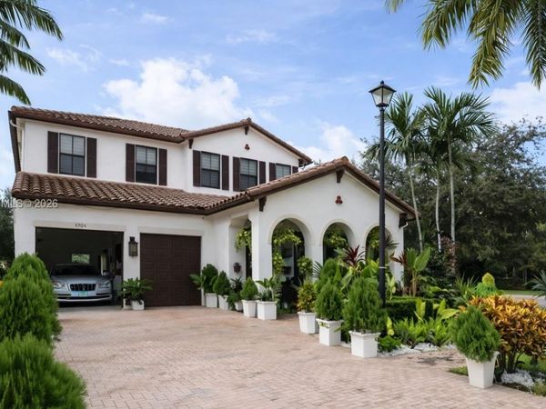 8537 NW 39th Ct, Cooper City, FL 33024