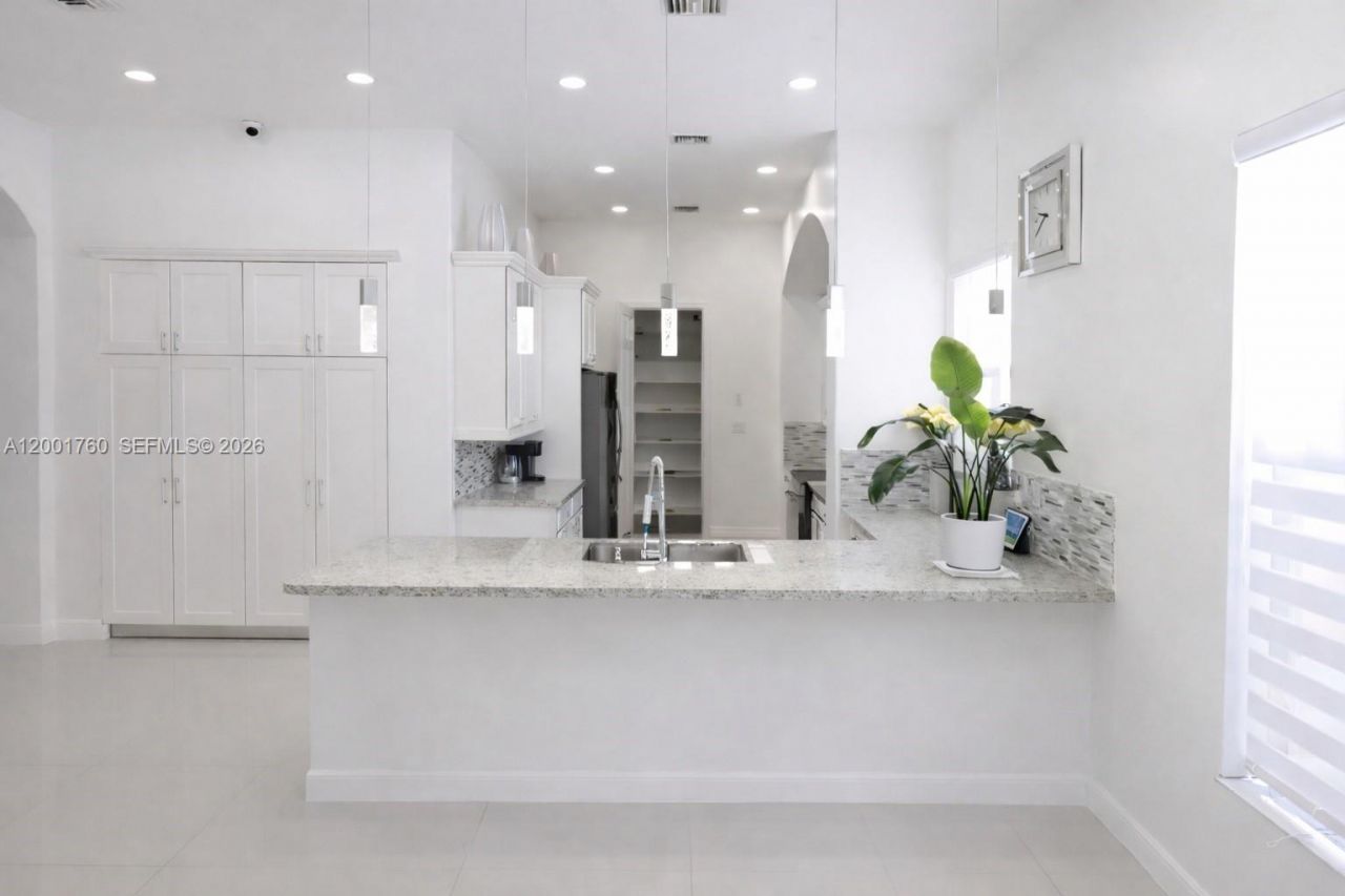 8537 NW 39th Ct, Cooper City, FL 33024 Photo