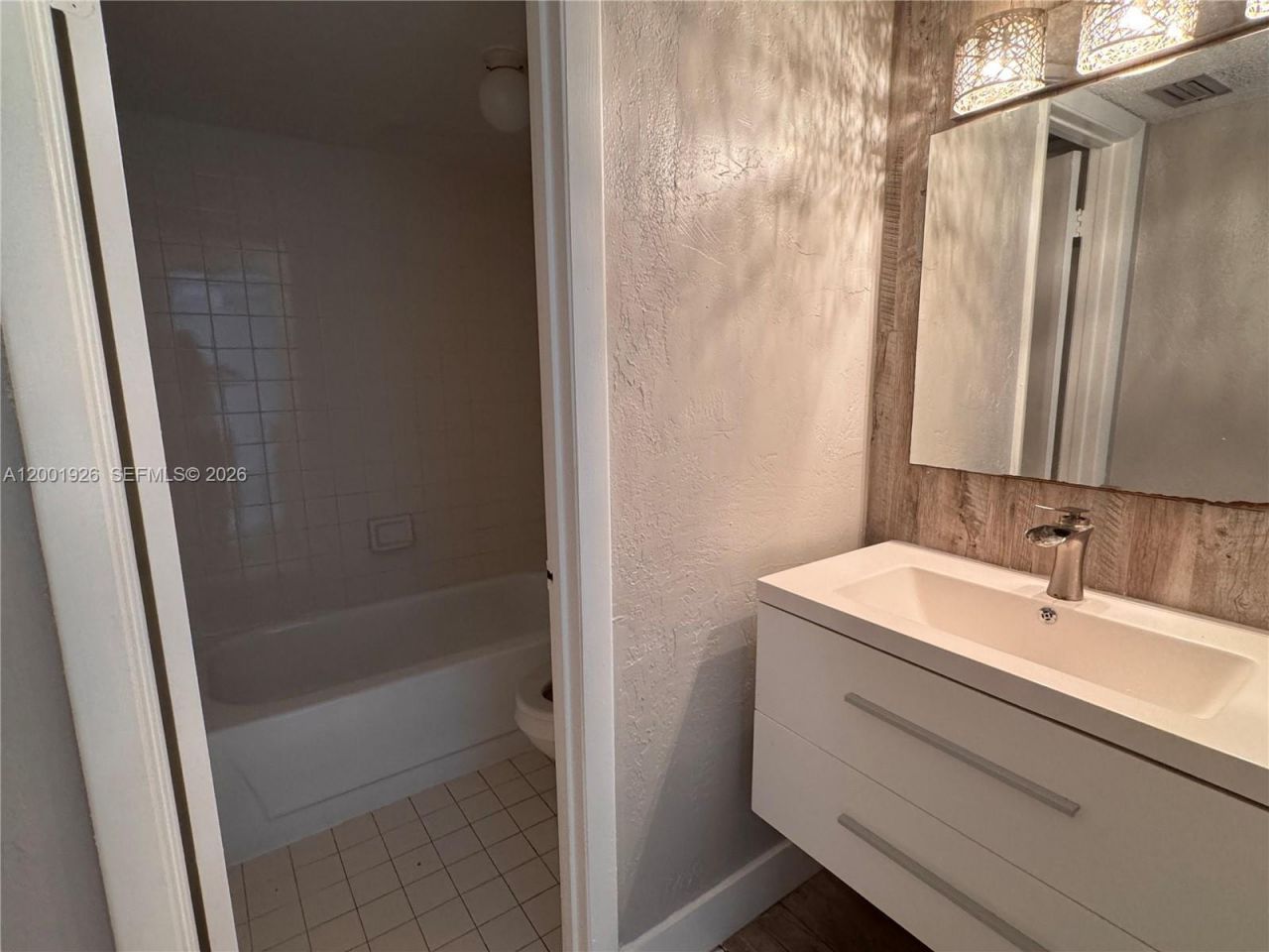 910 Constitution Dr, Unit 910C, Homestead, FL 33034 Photo
