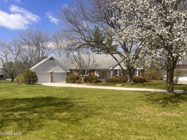 109 Ottekee Drive, Perrysburg, OH 43551