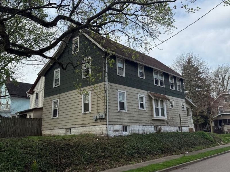 897 Avon Street, Akron, OH 44310 Photo 3