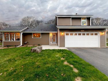 1308 Rushmore Drive, Burnsville, MN 55306