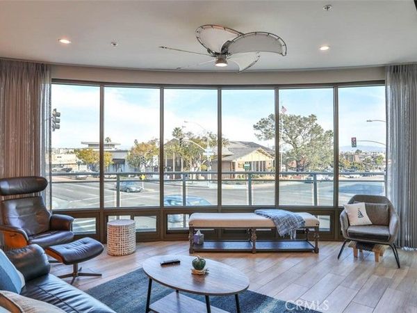 3025 Byron Street, Unit 201, Point Loma, CA 92106