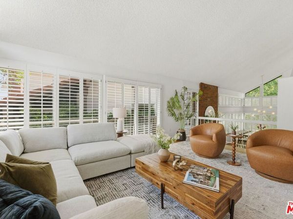 2801 Woodwardia Drive, Los Angeles, CA 90077