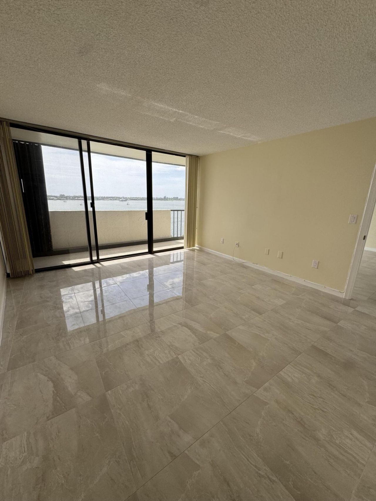 5200 N Flagler Drive, Unit 902, West Palm Beach, FL 33407 Photo