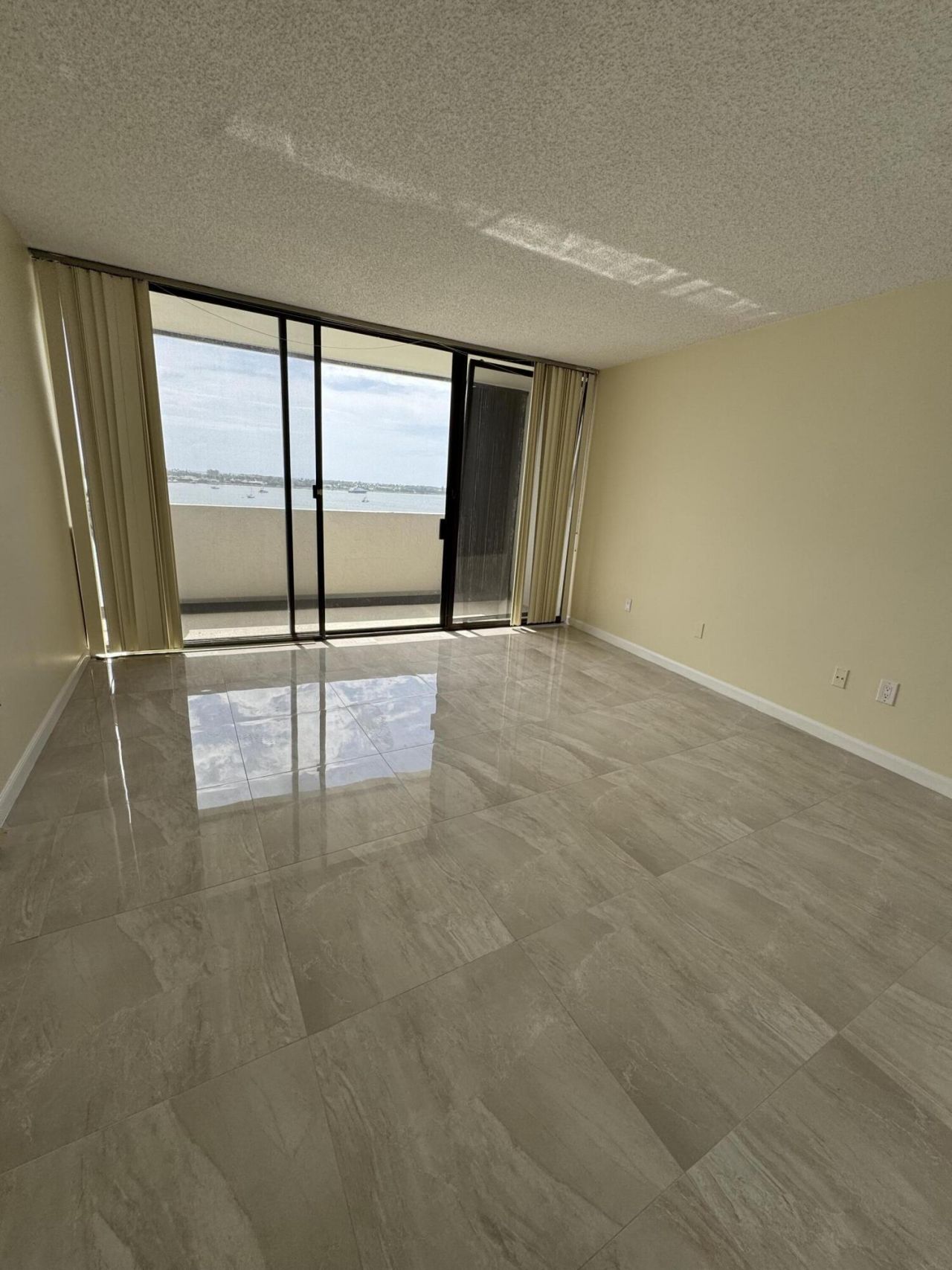 5200 N Flagler Drive, Unit 902, West Palm Beach, FL 33407 Photo