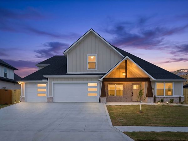 310 Bronco Street , Centerton, AR 72719