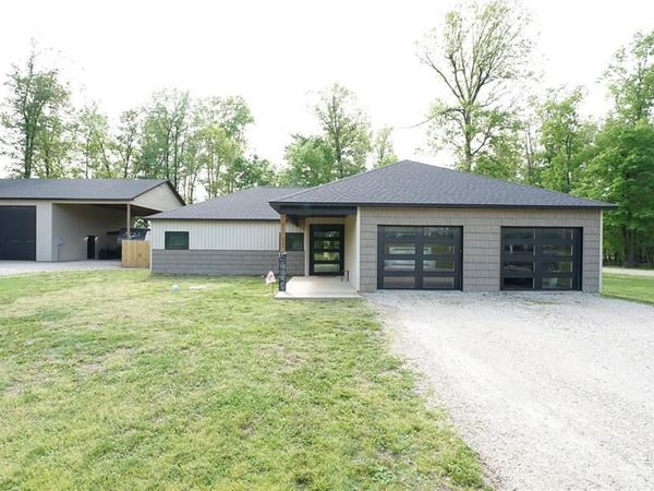 12583 Regent Oak Dr , Dexter, MO 63841