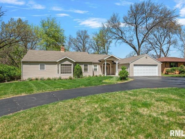 41 W Hazel Dell Lane, Springfield, IL 62703