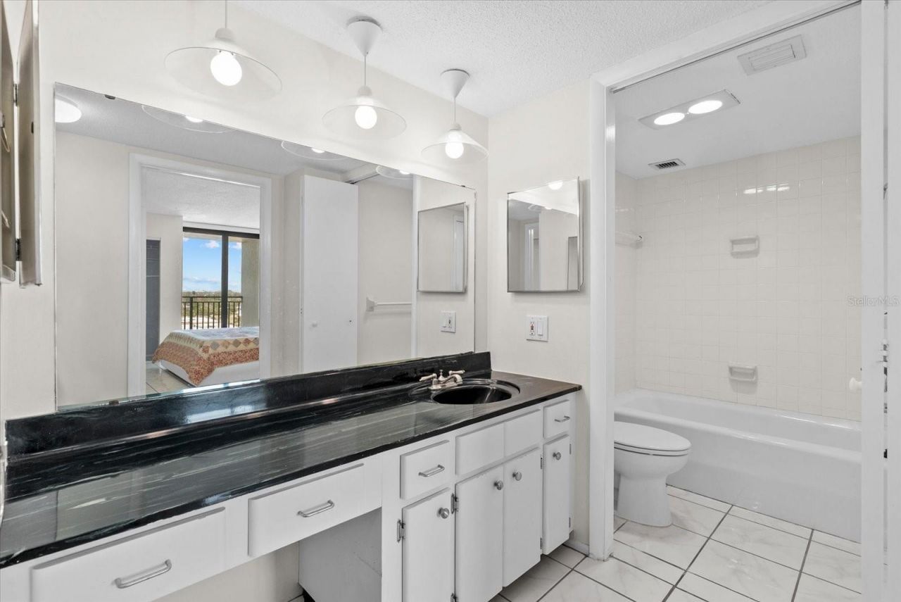4822 Ocean Boulevard, Unit 11E, Sarasota, FL 34242 Photo