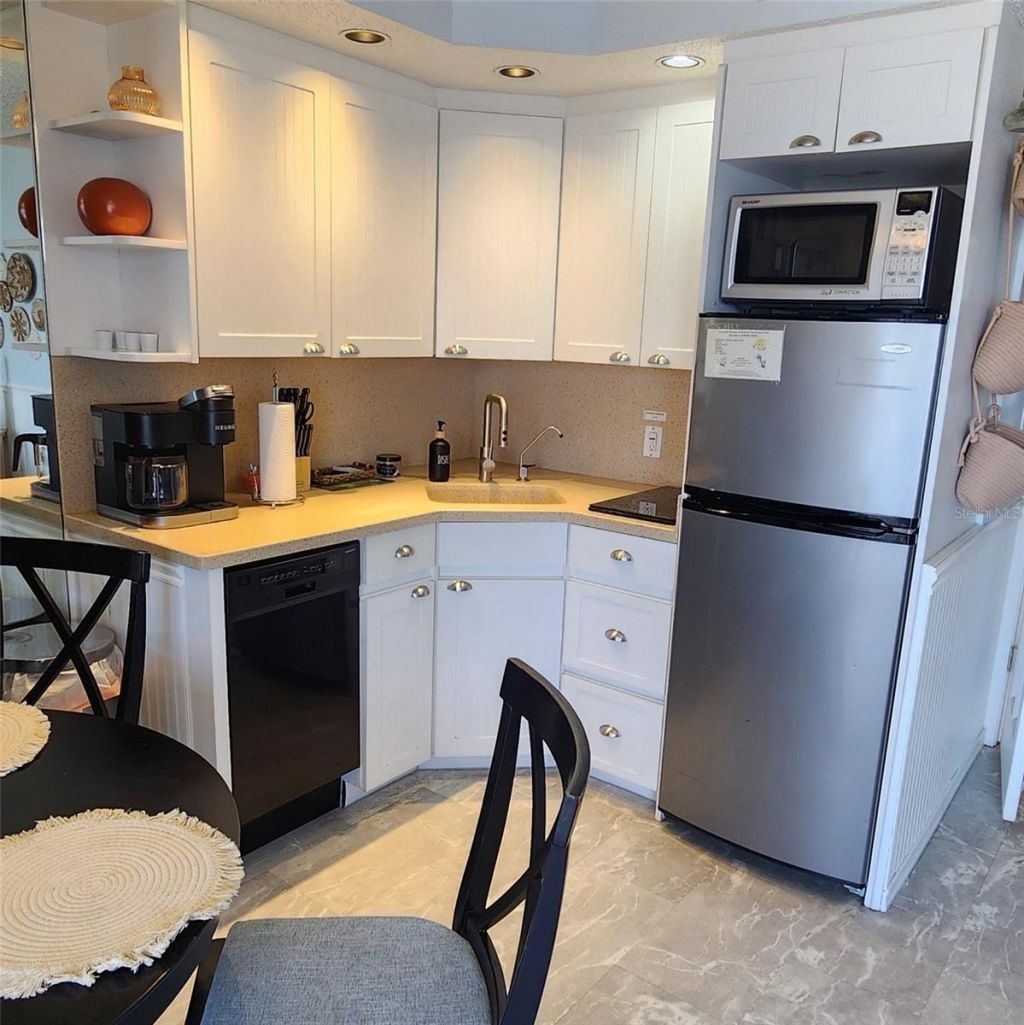 800 Bayway Boulevard, Unit 28, Clearwater Beach, FL 33767 Photo