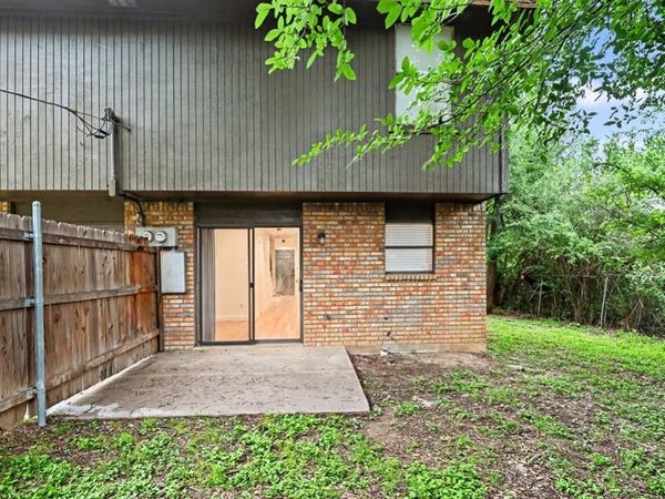 2101 Mistletoe Avenue, Fort Worth, TX 76110
