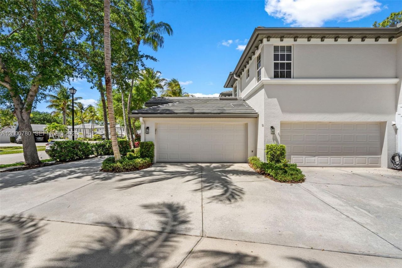 2016 Tarpon Bay Dr N, Unit 202, Naples, FL 34119 Photo
