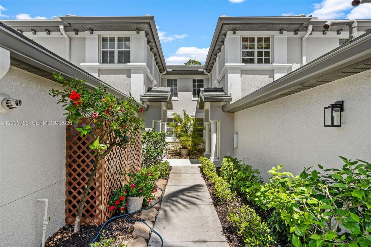 2016 Tarpon Bay Dr N, Unit 202, Naples, FL 34119 Photo