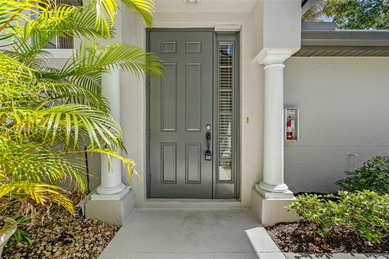 2016 Tarpon Bay Dr N, Unit 202, Naples, FL 34119 Photo