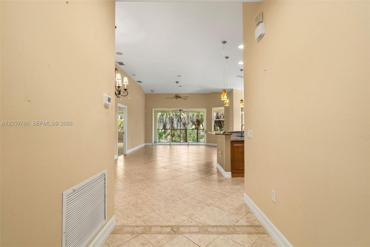 2016 Tarpon Bay Dr N, Unit 202, Naples, FL 34119 Photo