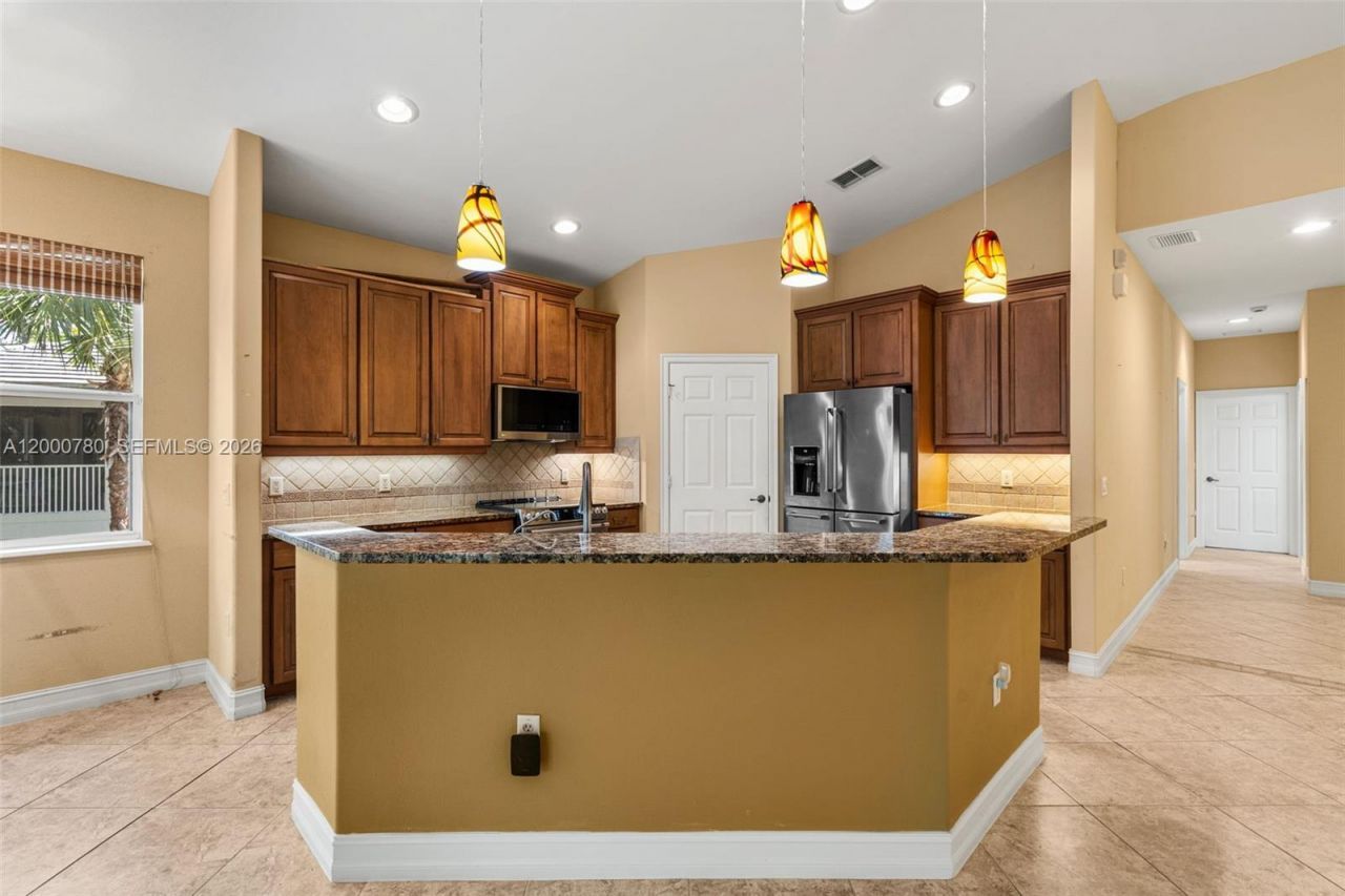 2016 Tarpon Bay Dr N, Unit 202, Naples, FL 34119 Photo