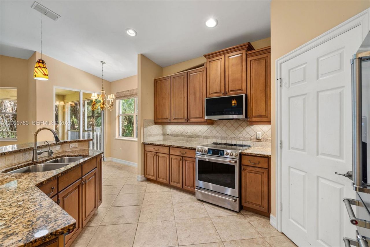 2016 Tarpon Bay Dr N, Unit 202, Naples, FL 34119 Photo