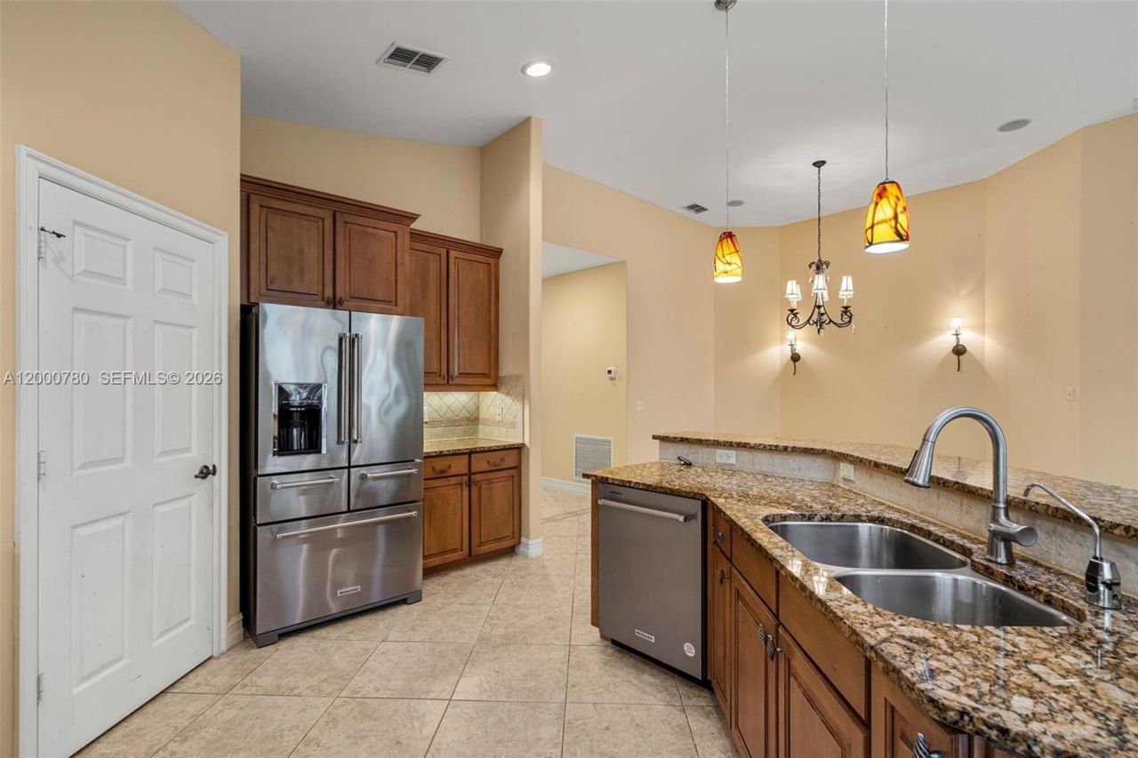2016 Tarpon Bay Dr N, Unit 202, Naples, FL 34119 Photo
