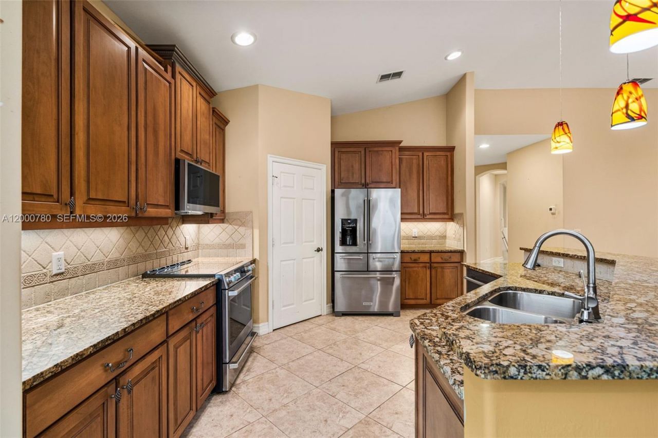 2016 Tarpon Bay Dr N, Unit 202, Naples, FL 34119 Photo