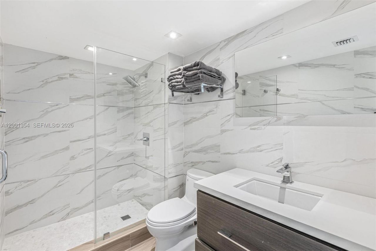 90 Alton Rd, Unit 2305, Miami Beach, FL 33139 Photo