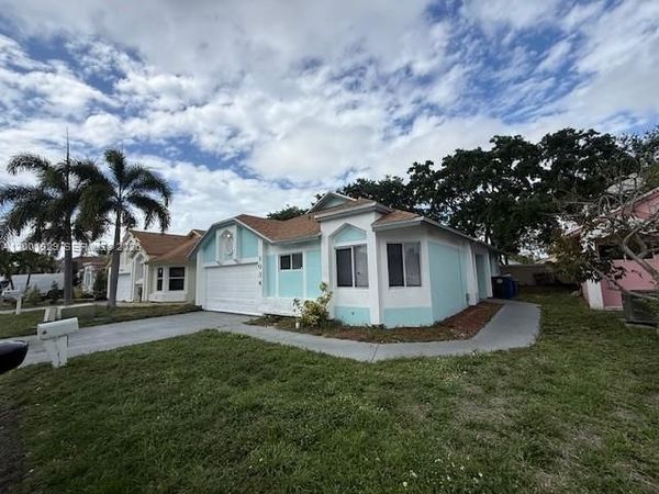 1034 W Jasmine Ln , North Lauderdale, FL 33068
