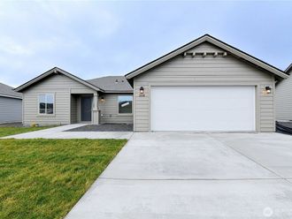 308 N Sandy Loop Moses Lake, WA 98837
