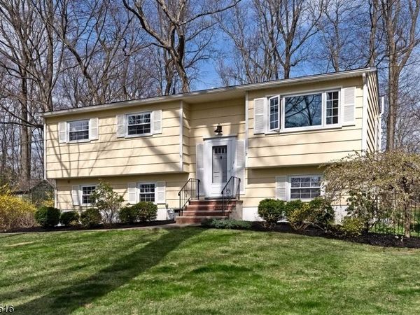 7 Pamela Dr, Randolph, NJ 07869