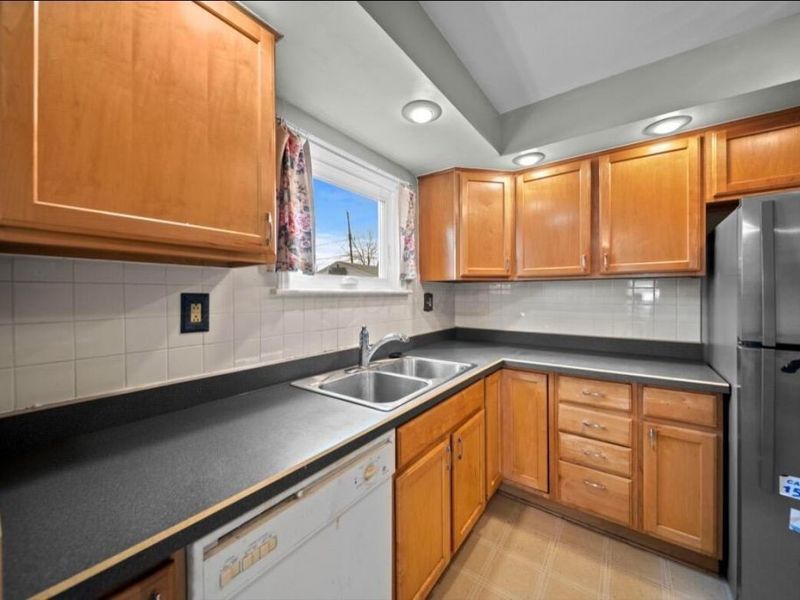 145 Demorest Road , Columbus, OH 43204 Photo 12