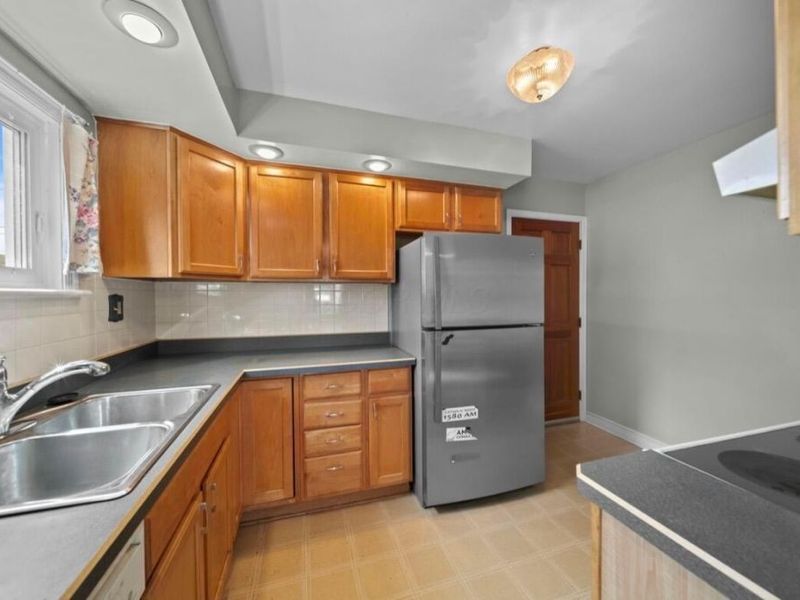 145 Demorest Road , Columbus, OH 43204 Photo 13