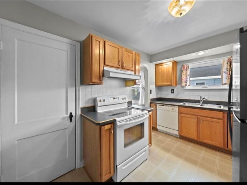 145 Demorest Road , Columbus, OH 43204 Photo 15