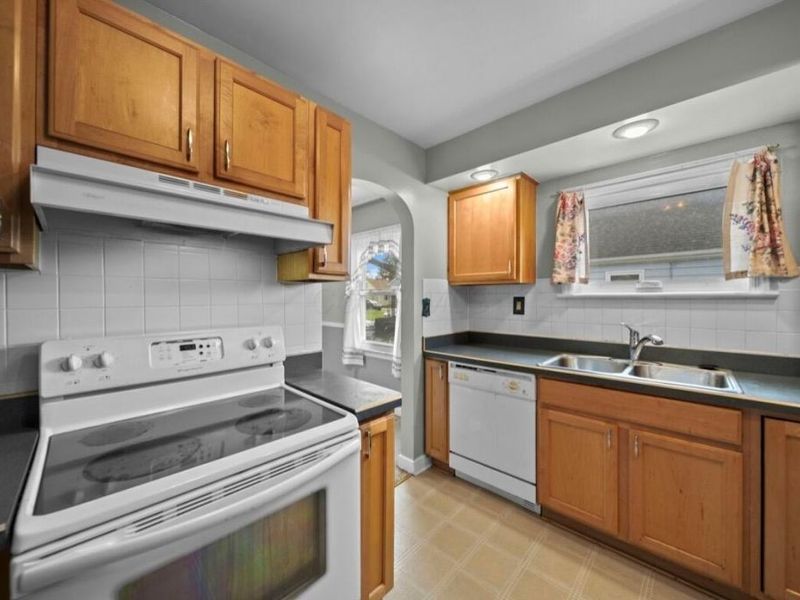 145 Demorest Road , Columbus, OH 43204 Photo 17