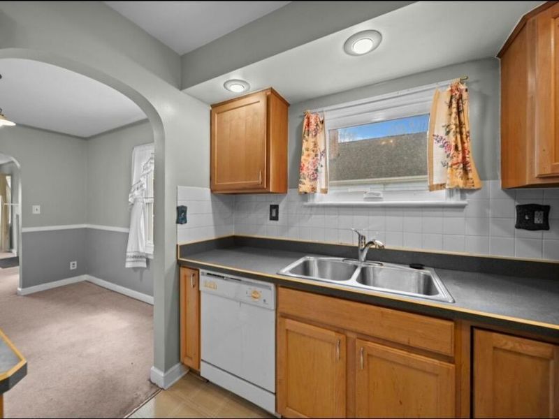 145 Demorest Road , Columbus, OH 43204 Photo 18