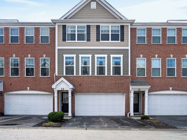 17 Grey Wolf Drive , Wheeling, IL 60090