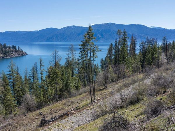 577 Midas Dr, Sagle, ID 83860